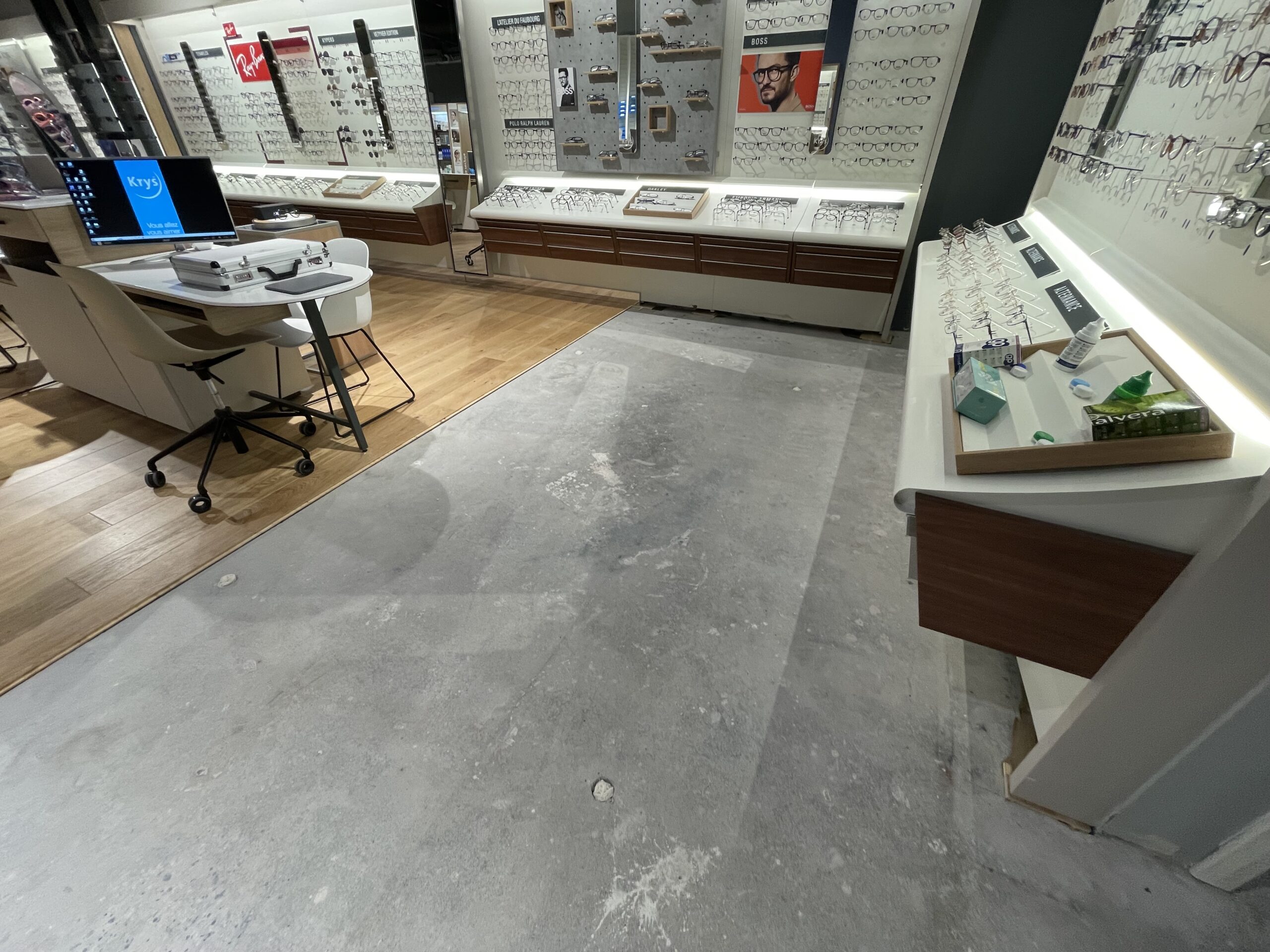 Magasin optique démontage du sol