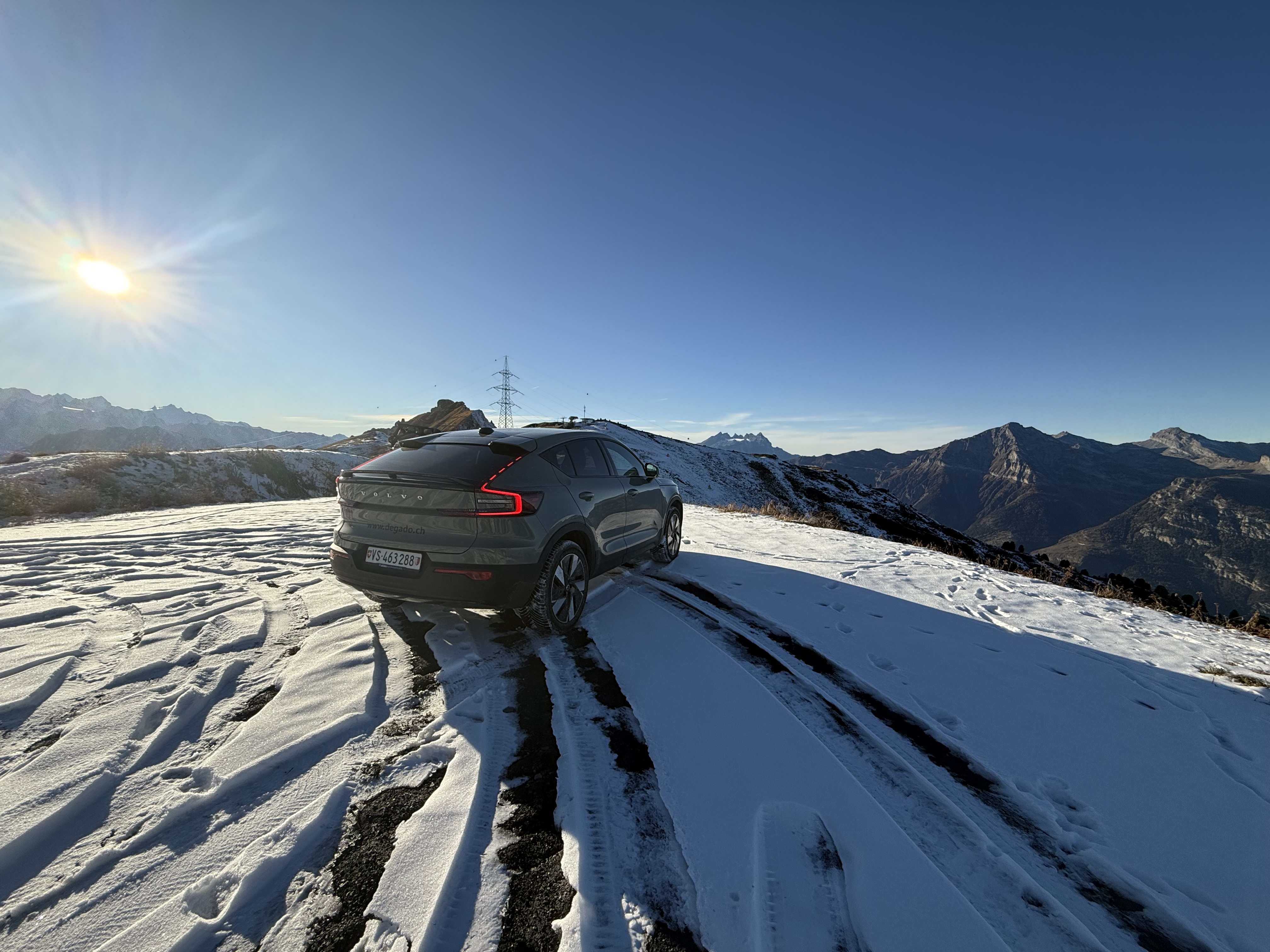 Photo voiture de fonction dans la neige DEGADO Sàrl